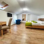 Komfortables Apartment Mit Whirlpool, Pool, Klima, Privater Terrasse - Nur 5 Km Bis Porec