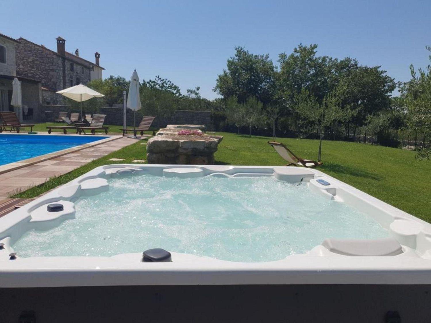 Komfortables Mit Whirlpool, Pool, Klima, Privater Terrasse - Nur 5 Km Bis Apartman Porec