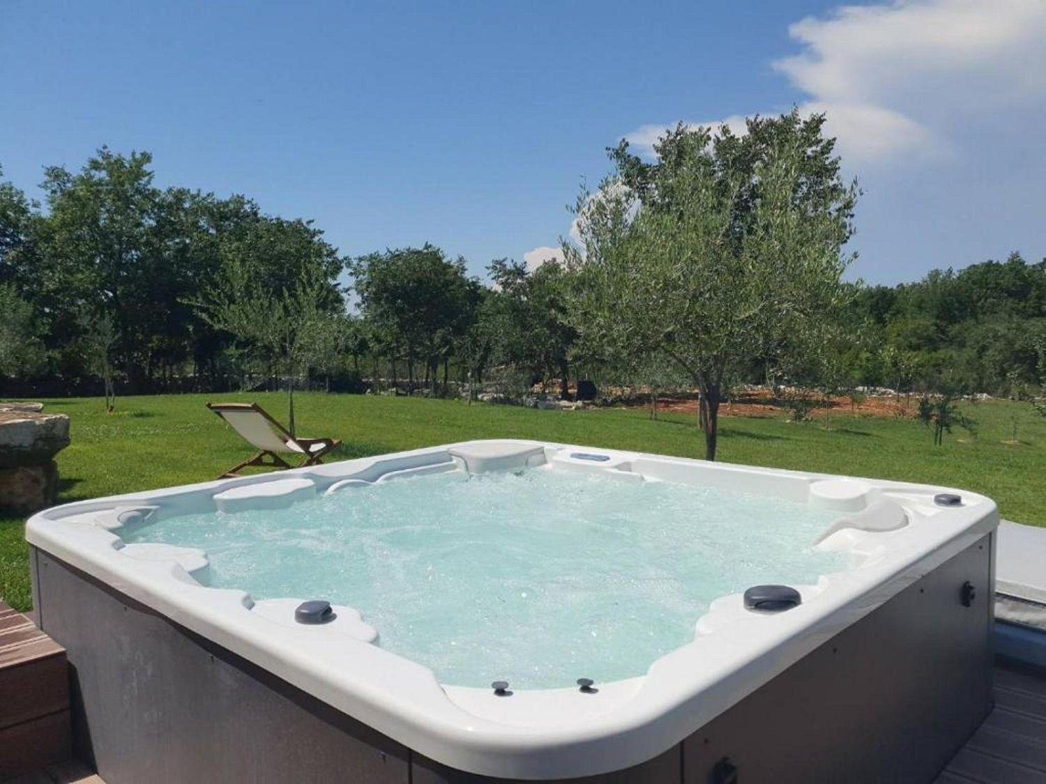 Komfortables Mit Whirlpool, Pool, Klima, Privater Terrasse - Nur 5 Km Bis Porec